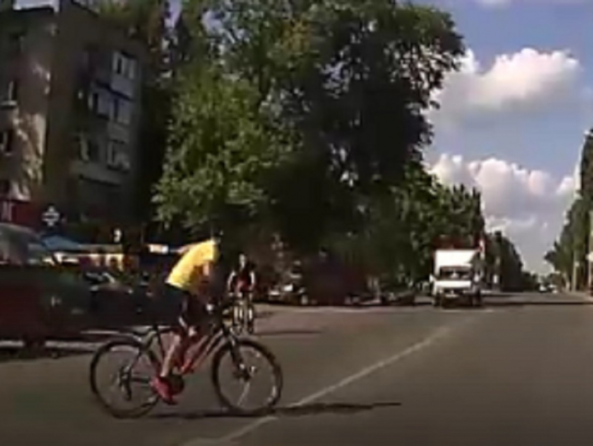 Почему в России не любят велосипедистов показали на примере поступка в Воронеже 