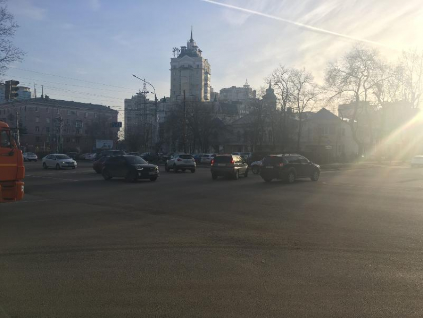Неработающие светофоры спровоцировали хаос и пробки в центре Воронежа