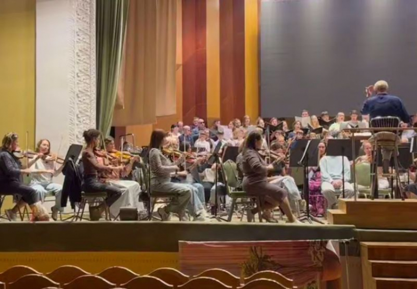 Новые музыкальные инструменты подарил оркестру на вековой юбилей воронежский губернатор