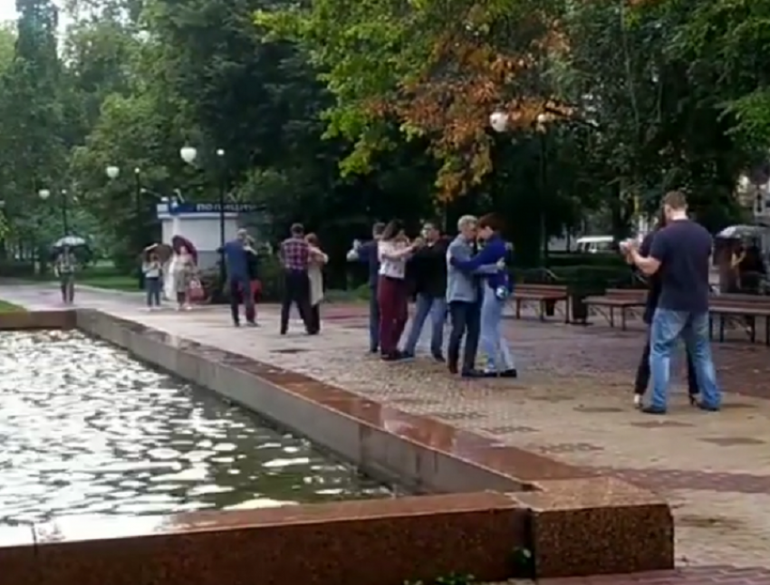 Массовое исполнение танго сняли на видео в Воронеже