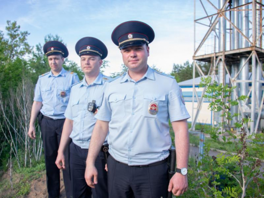«Героями себя не считаем»: полицейские вытащили из болота двух подростков в Воронеже 