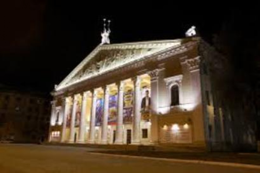 Зрителей спектакля бросили у входа в закрытый «Театр оперы и балета» в Воронеже