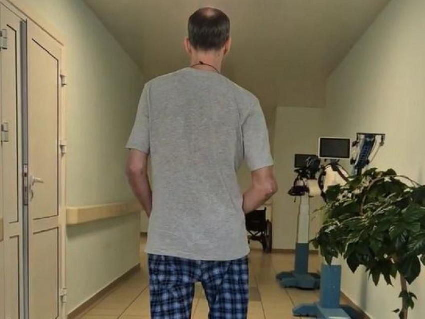 Упавшего с 10-метровой высоты воронежца медики поставили на ноги после множества операций