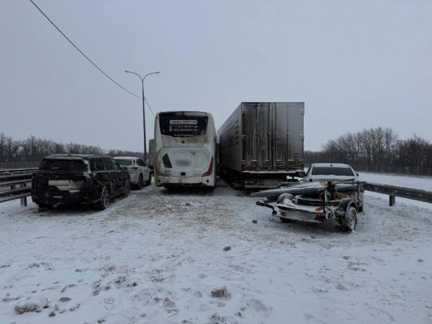 15 машин столкнулись на М-4 «Дон»