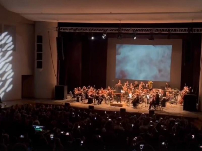 Не удержались: народное исполнение хита «Сектора Газа» с оркестром попало на видео в Воронеже