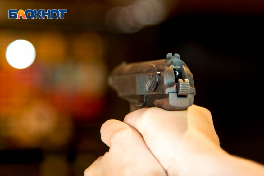 Девушки устроили ночную стрельбу в воронежском ЖК