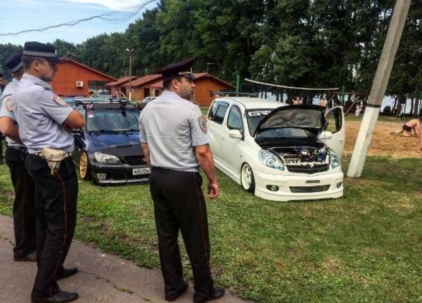 Воронежские полицейские оценили заниженные машины на автофестивале