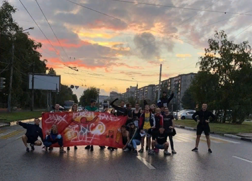 Обезумевшие фанаты Макса Коржа попали на видео в Воронеже