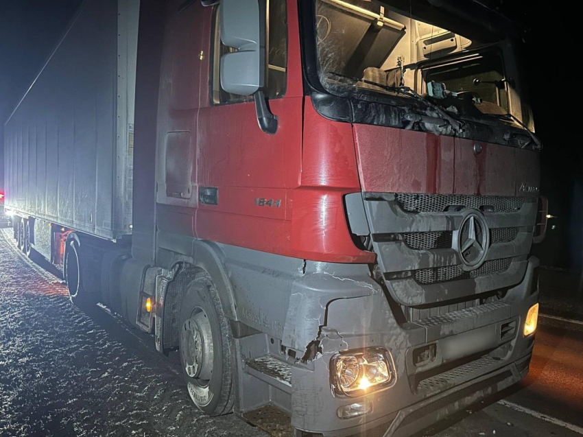 Вечер 8 марта закончился трагедией: грузовик наехал на пенсионера под Воронежем
