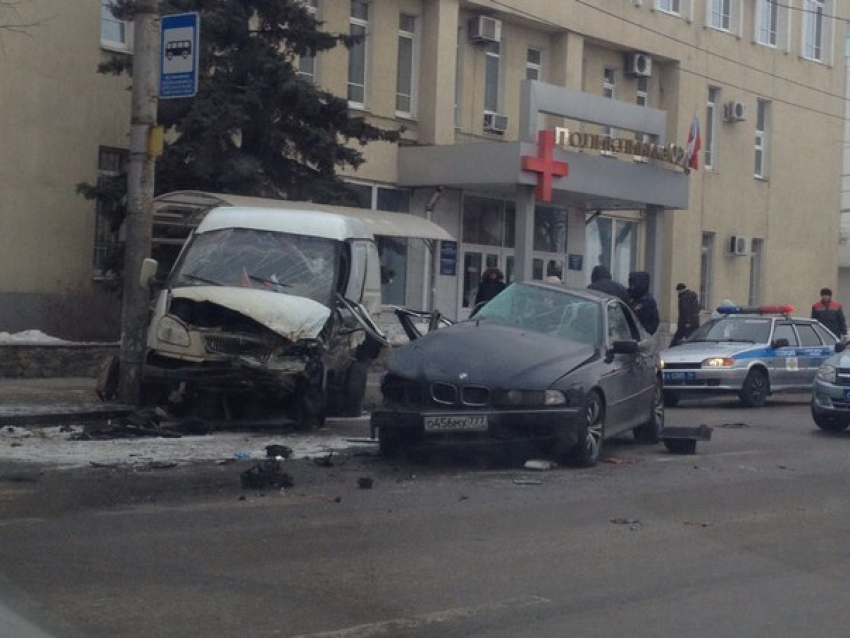 В Воронеже ищут водителя «БМВ», сбежавшего с места ДТП 