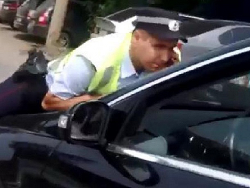 В Воронеже водитель Mercedes сбил полицейского из-за штрафов 