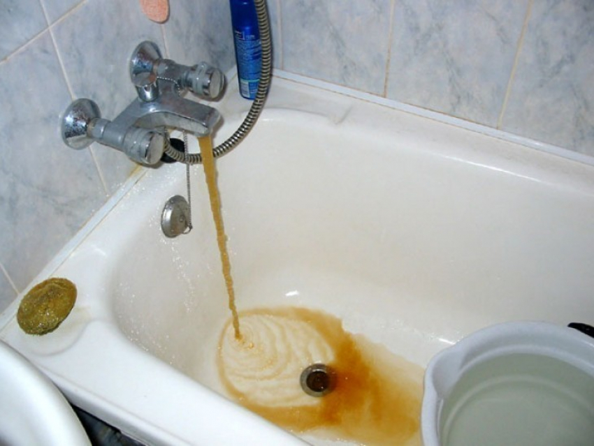 В Воронежской области власти обещают пустить в дома чистую воду