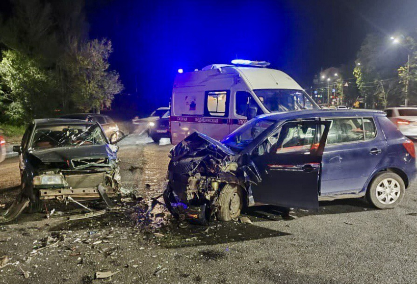 Двое детей пострадали в жестком ДТП на улице Лебедева в Воронеже
