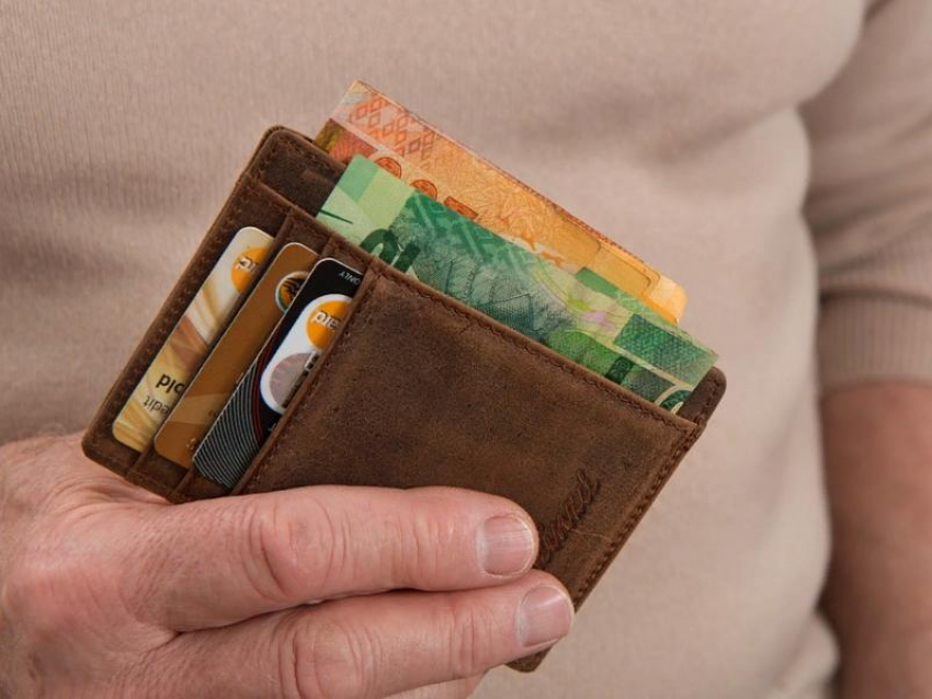 Женщину могут посадить за найденную банковскую карту в Воронеже 