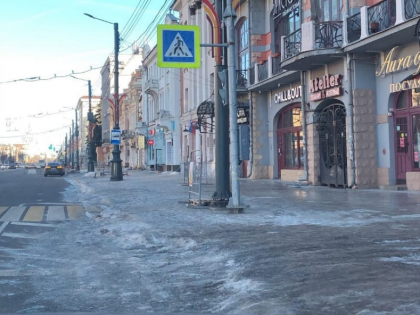 На проспекте Революции открылся бесплатный тротуарный каток