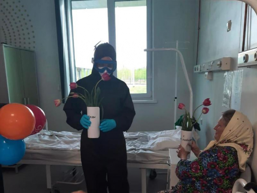 Ковидное поздравление с Днем Победы устроили пациентам воронежской больницы