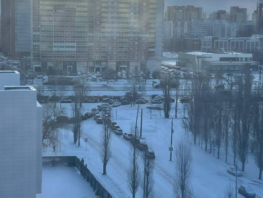 Воронеж засыпало снегом и колоссальными пробками: рассказываем, надолго ли