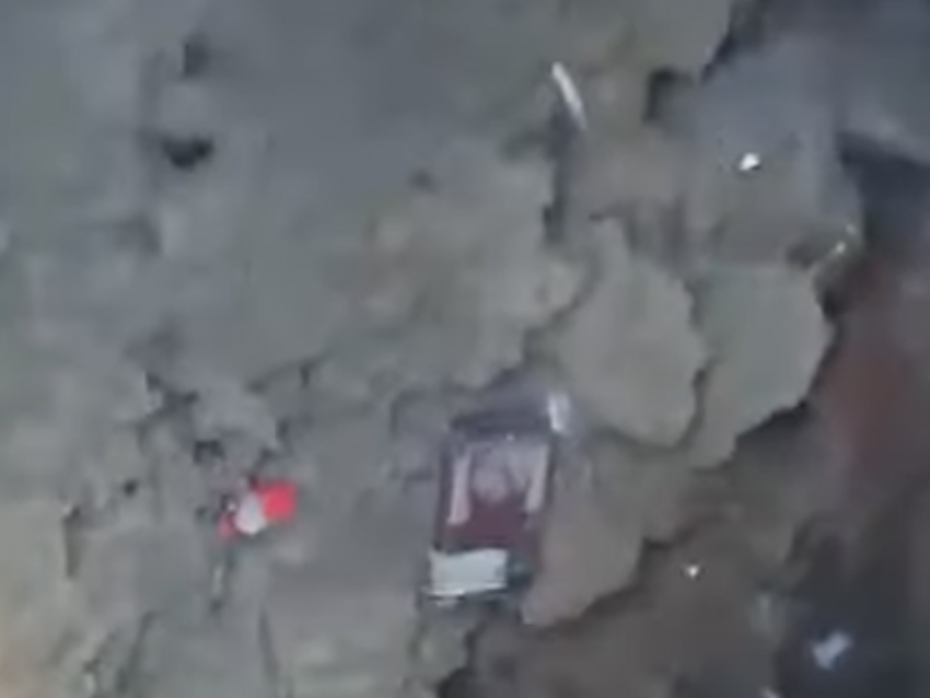  Портал в никуда заметили под ногами прохожих в Воронеже 