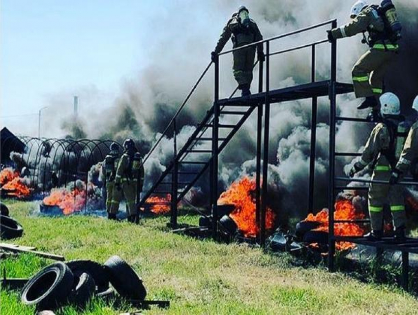 Жесткое испытание воронежских пожарных показали на видео