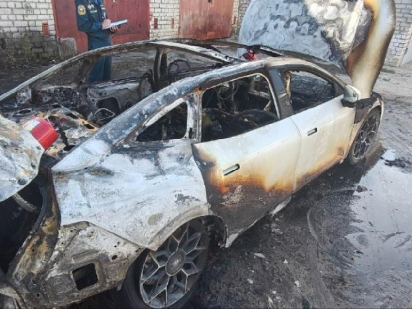 Электрокар мгновенно вспыхнул в Воронеже – опубликовано видео 