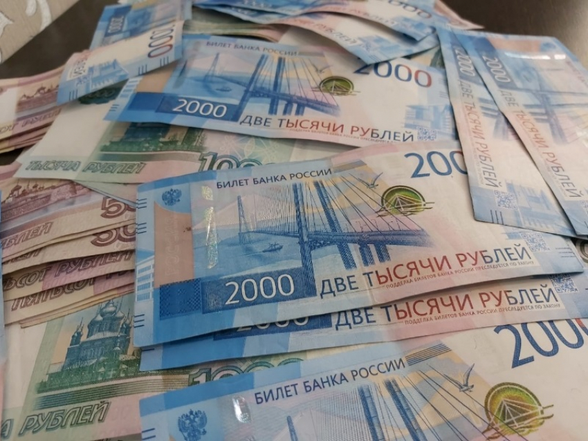 Евро, доллары, рубли: воронежец ограбил банк с муляжом гранаты и пневматикой 