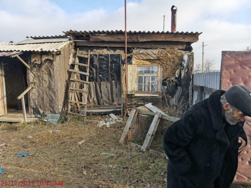  СК проверит условия проживания пожилого погорельца в самодельном шалаше под Воронежем 