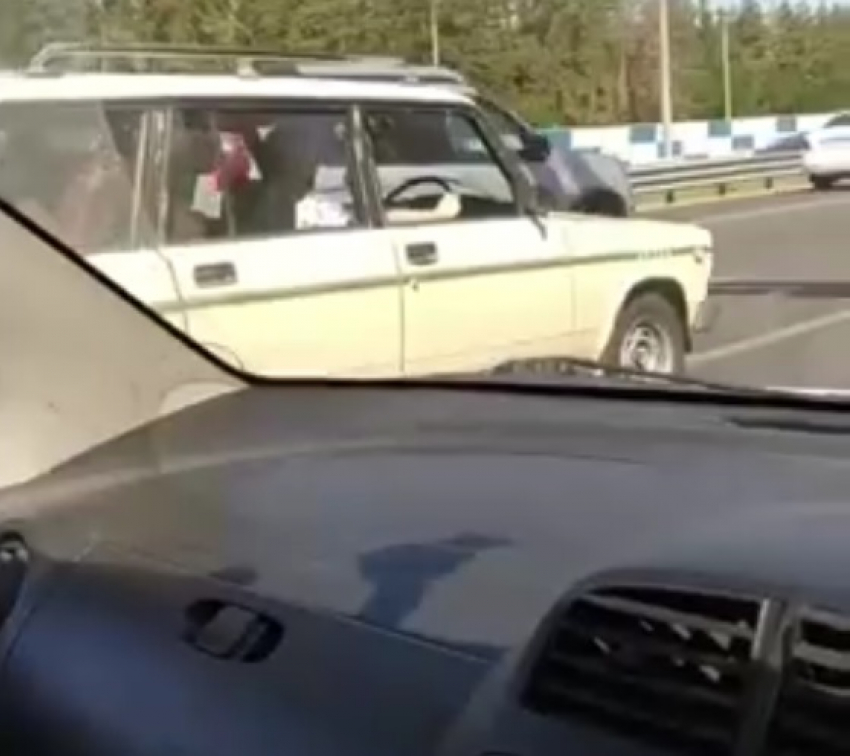 Уникальную модель ВАЗ-2104 сняли на видео в Воронеже