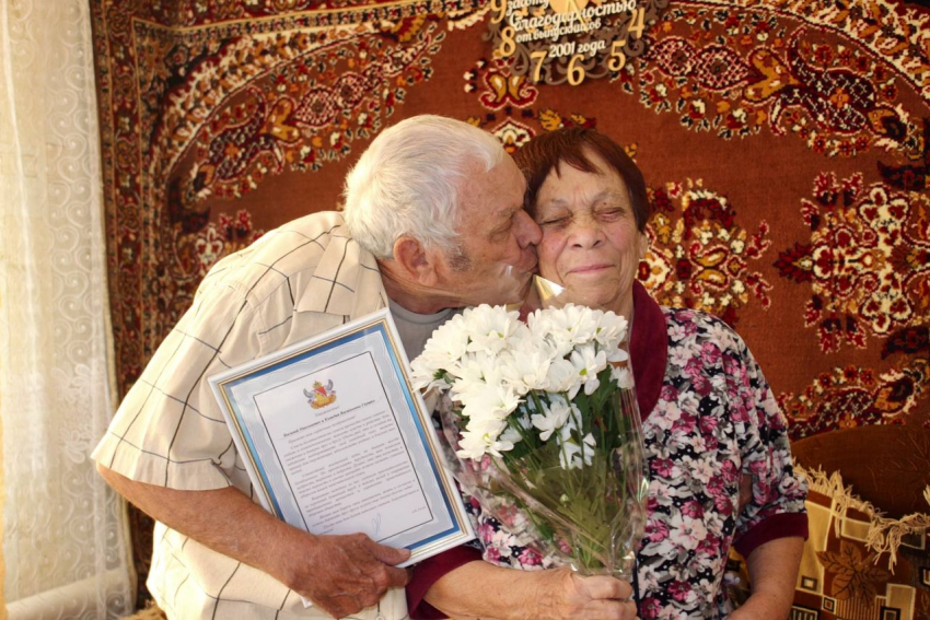 Бриллиантовую свадьбу отметили трогательные влюбленные из Воронежской области