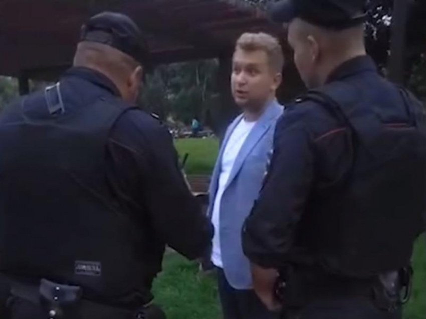 Толпа москвичей с криками «АУЕ» напала на воронежского депутата Госдумы