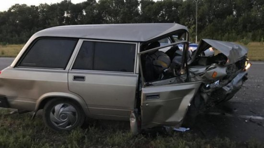 В Воронежской области из-за выезда на «встречку» пострадали две семьи и погиб один человек