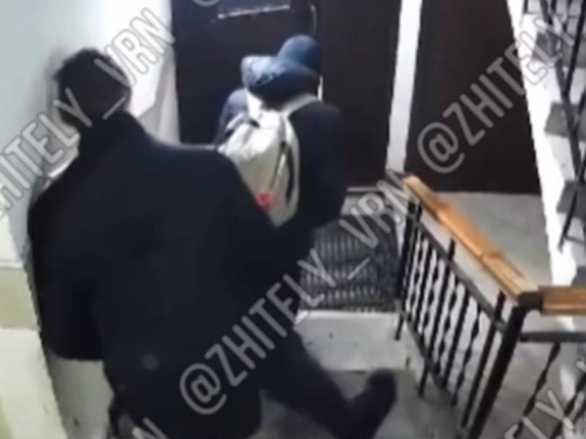 "Убрали, нечего обзываться", - воронежские подростки ответили делом за свой поступок