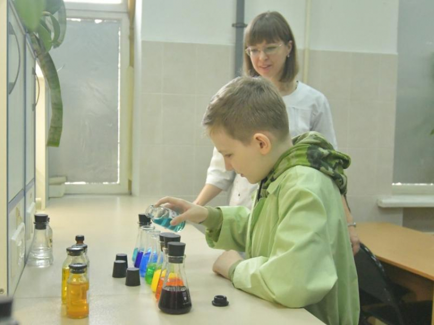 Проведением химических экспериментов отметил свой десятилетний день рождения юный воронежец