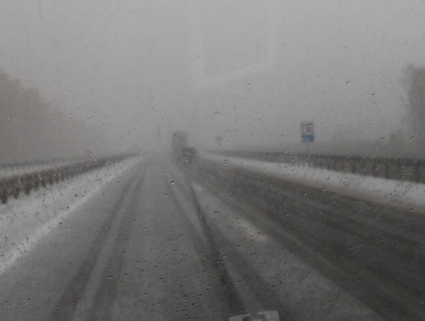 Автомобилистов предупредили о заснеженной трассе по пути в Воронеж