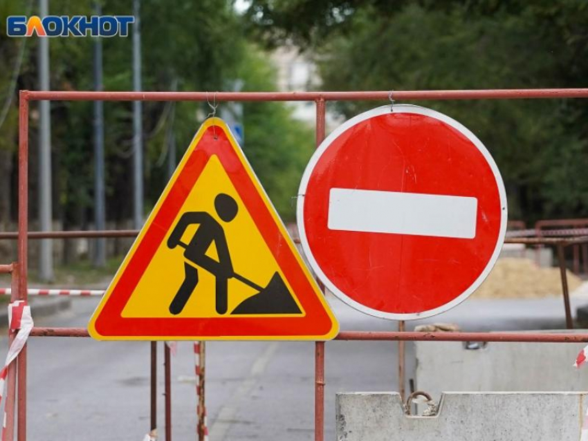 Из-за ремонта теплотрассы почти на неделю закрылось движение по улице Бехтерева в Воронеже