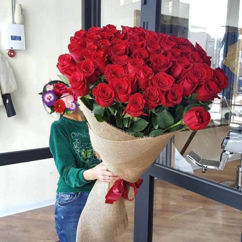 Воронежцы назвали лучшие цветы для подарка девушкам