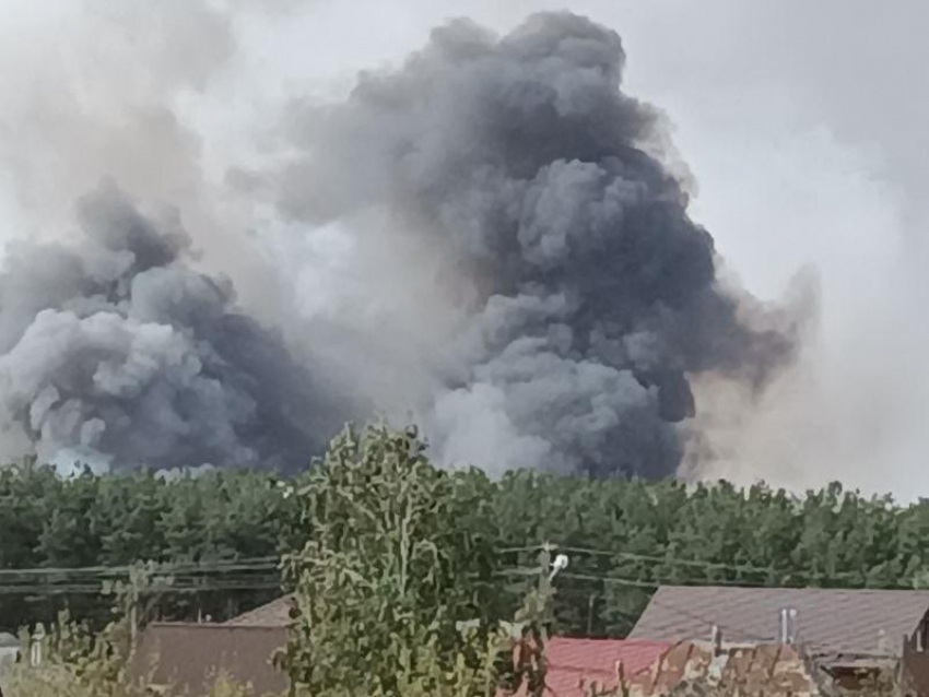 Черные клубы дыма обеспокоили жителей Воронежа 