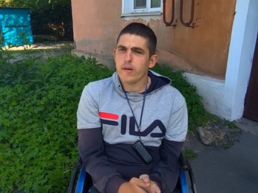 Воронежский инвалид вынужден жить в доме с гнилой крышей 