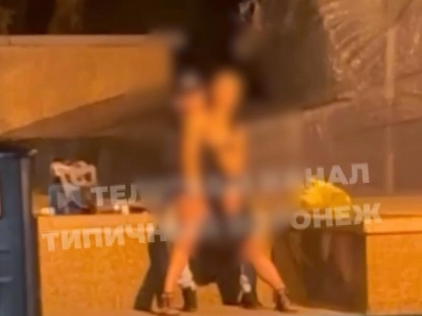 Эротическое происшествие на памятнике Славы заинтересовало воронежский Следственный комитет 