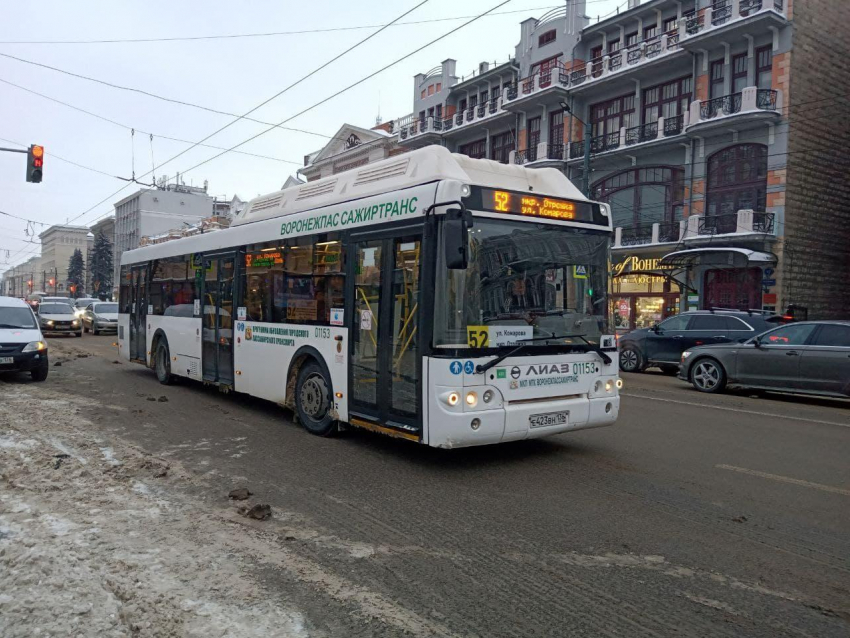 Выпавшая из автобуса пассажирка отсудила 450 тысяч у «Воронежпассажиртранса»