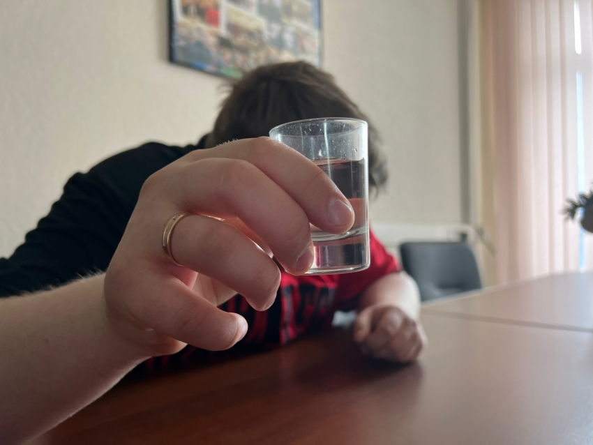 Пять бутылок водки коварно соблазнили жителя Воронежской области
