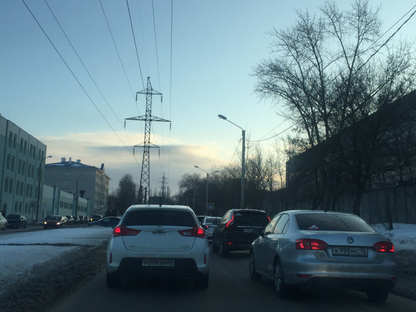 Скользкие дороги спровоцировали в Воронеже адские пробки