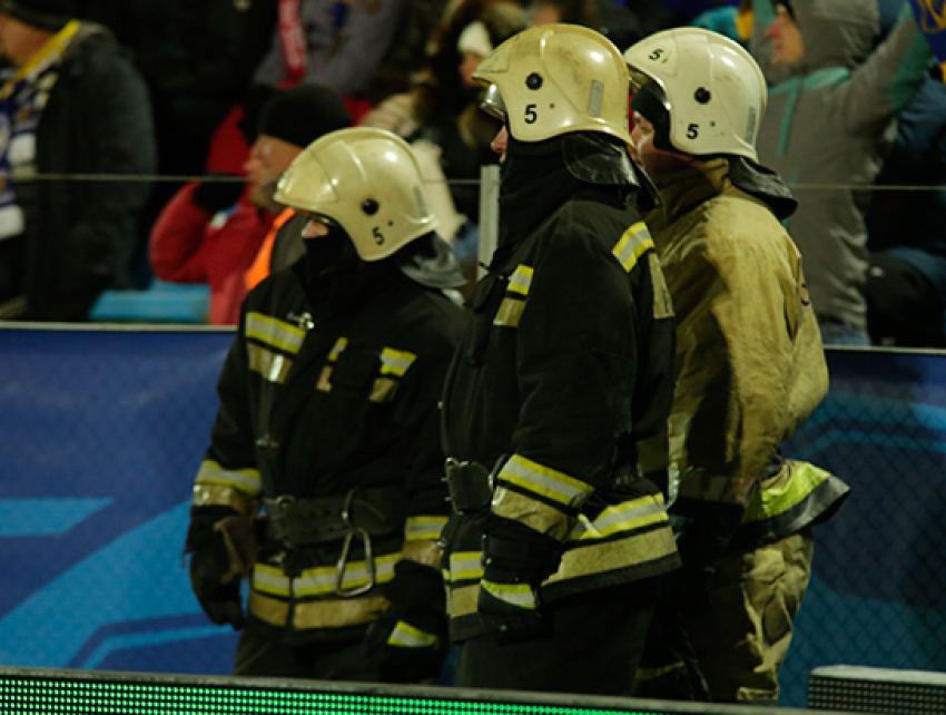 15 человек эвакуировали из горящего дома в Воронеже