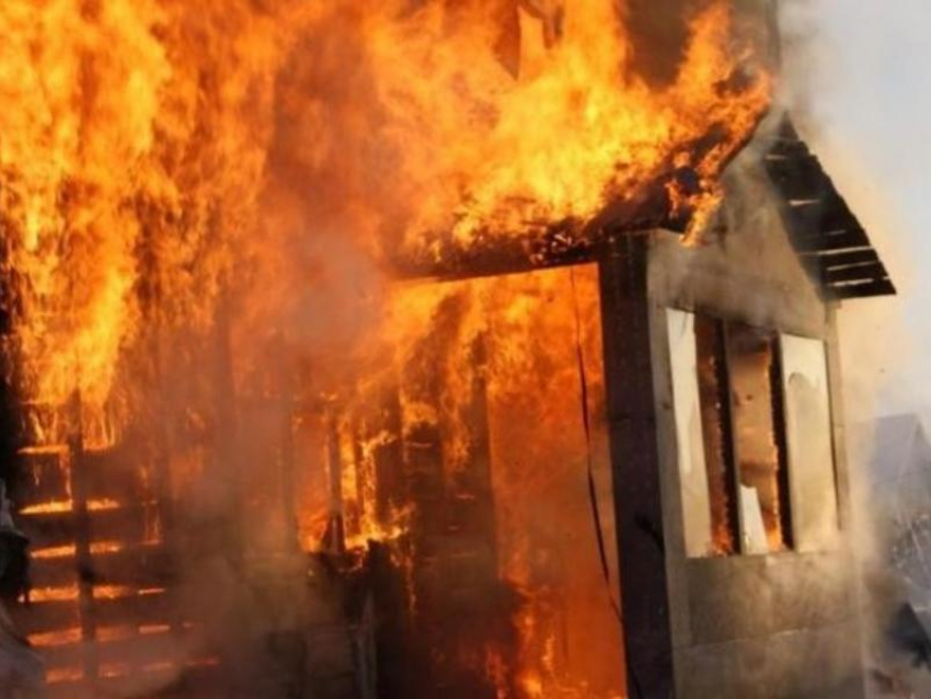 В крупном пожаре из-за обогревателя погиб 62-летний воронежец