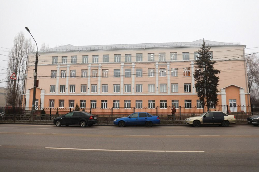 А подрядчик все тот же: массу нарушений вскрыли после ремонта школы №29 в Воронеже 