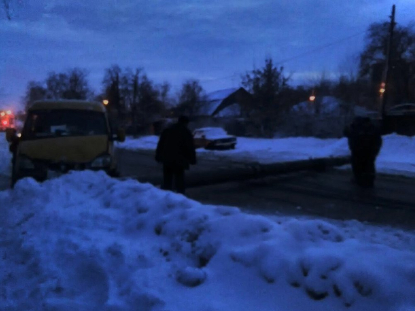 Водитель, протаранивший столб в Воронеже, был пьян и убежал с места ДТП