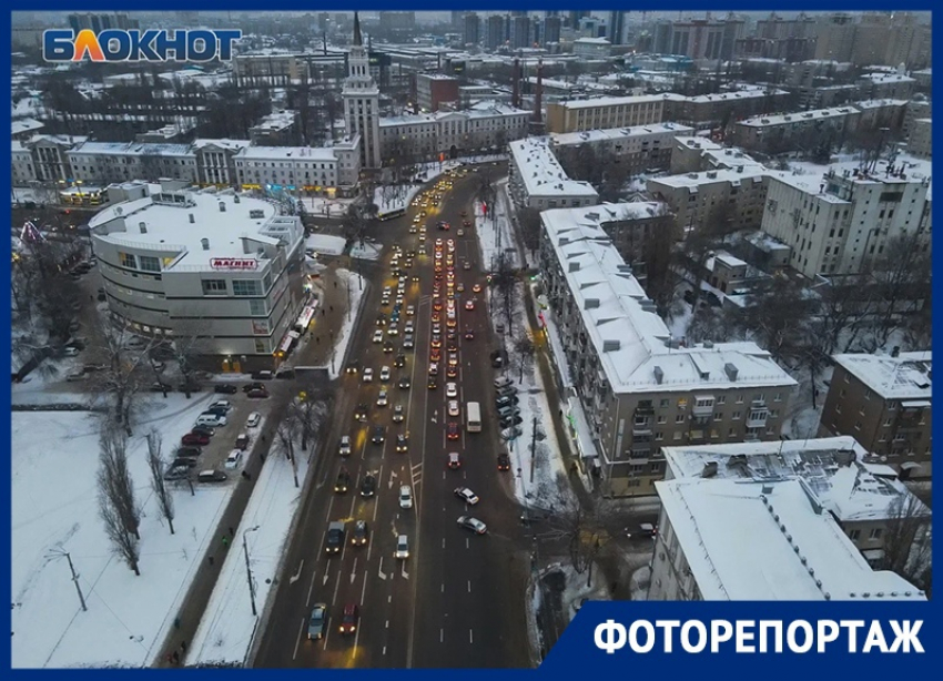 Эстетику пятничных пробок показали с необычного воздушного ракурса в Воронеже