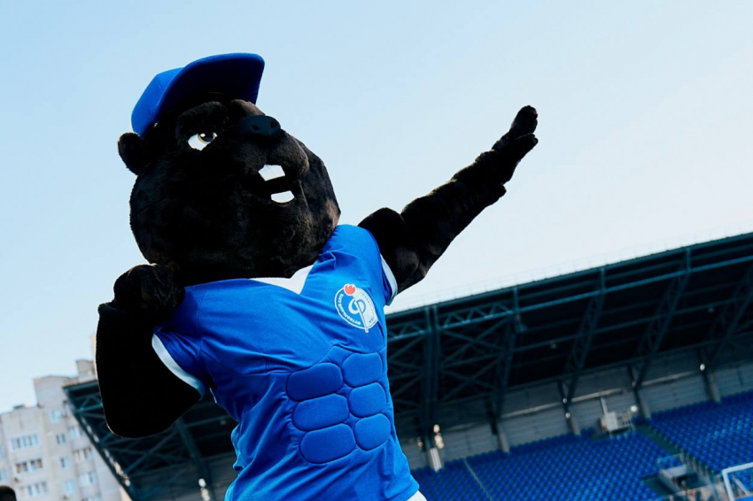 Показал бицуху: футбольный талисман «Факела» превратился в супербобра