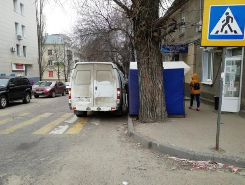 Воронежских «барыг», перекрывших пешеходный переход, укротили власти