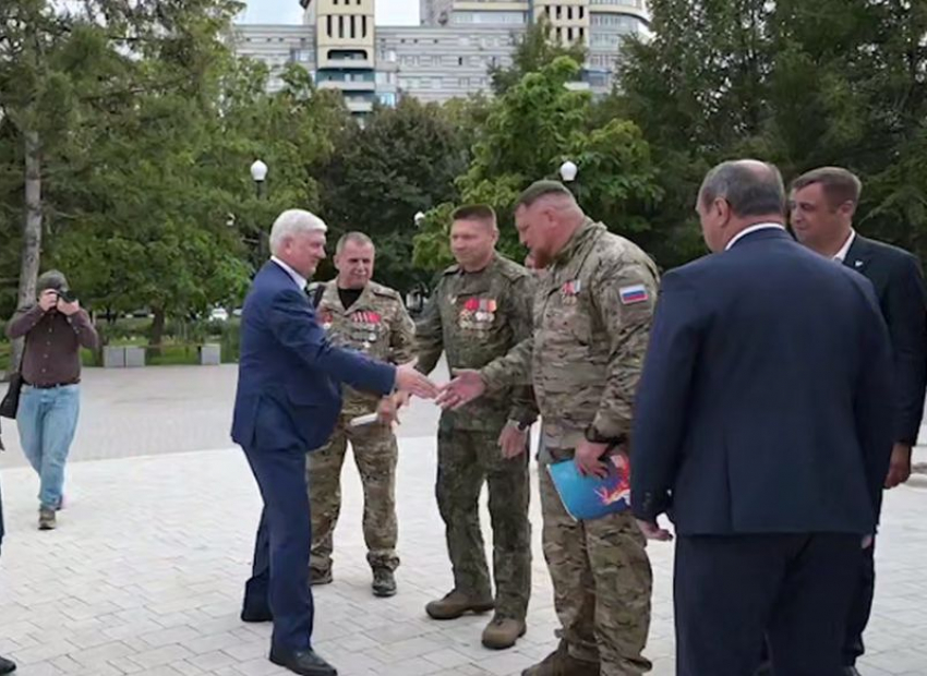 Губернатор Александр Гусев задумался об учреждении награды «Герой Воронежской области»