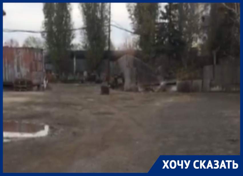 Собственники многоэтажки запретили школьникам ходить через их двор в Воронеже